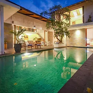 bias-luxury-villa.ubudhotelsnow.com/