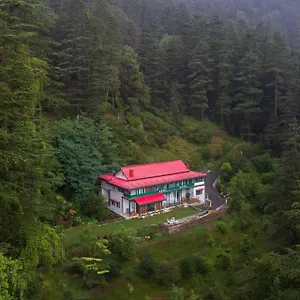 Villa Stayvista At Dimple With Private Lawn & Forest View, Shimla